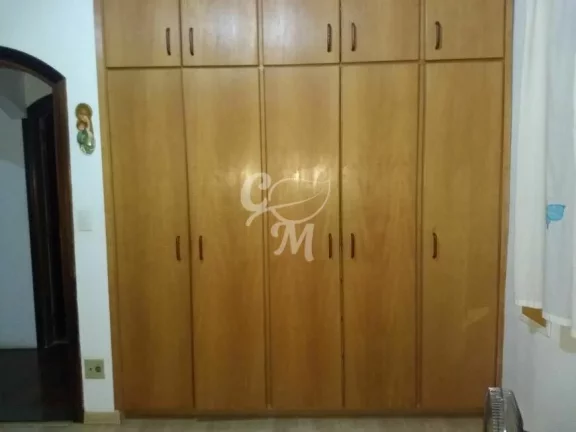 Imagem Casa avarandada com cômodos amplos