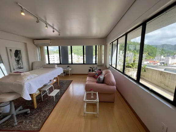 Imagem Sala Comercial com 2 ambientes e 1 vaga na Avenida Central - Balneário Camboriú