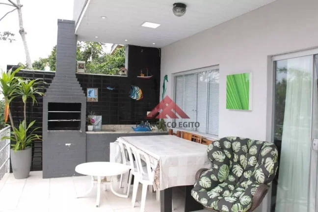Imagem Casa Triplex, 4 qtos, 2 stes, 4 vagas
