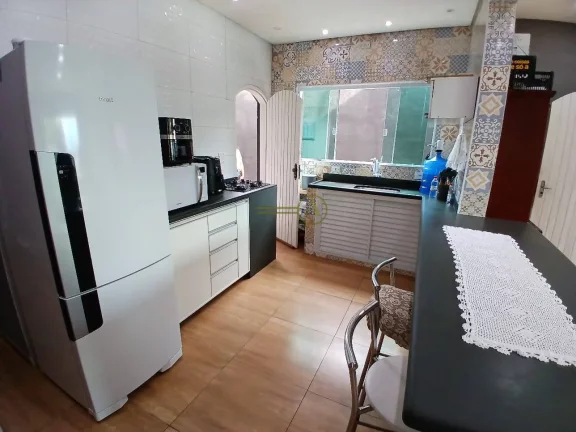 Imagem Casa geminada com área de churrasqueira, ótimo espaço e boa localização