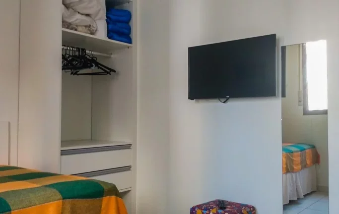 Imagem PITANGUEIRAS- CALÇADÃO , APARTAMENTO TOTALMENTE REFORMADO E DECORADO , GARAGEM NO PRÉDIO.