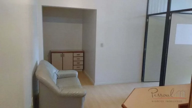 Imagem Sala comercial com área privativa de 60,79m² e área total de 101,02m². SEMI MOBILIADA. O Centro ...