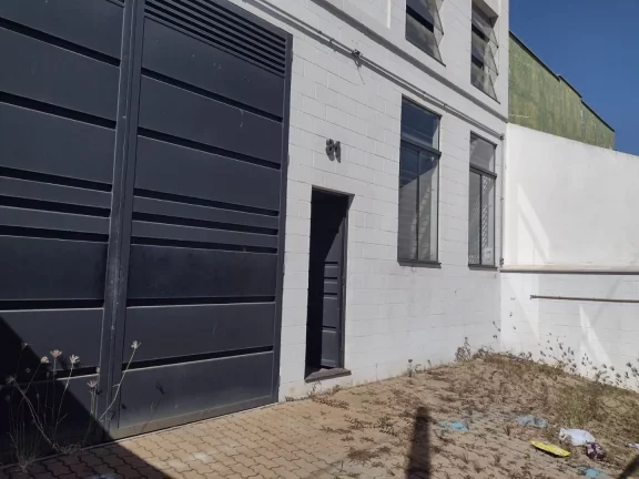 Imagem barracão industrial no bairro verde com 355,00 m² de construção, recuo pra 3 veículos. piso de ...