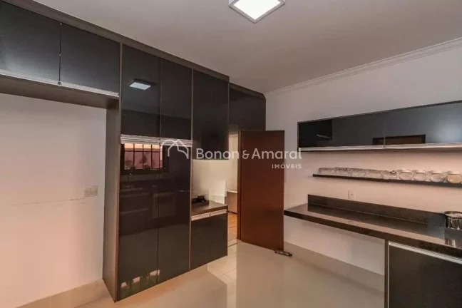 Imagem Com 219 m², esta casa oferece a combinação perfeita de conforto, sofisticação e qualidade de vi...