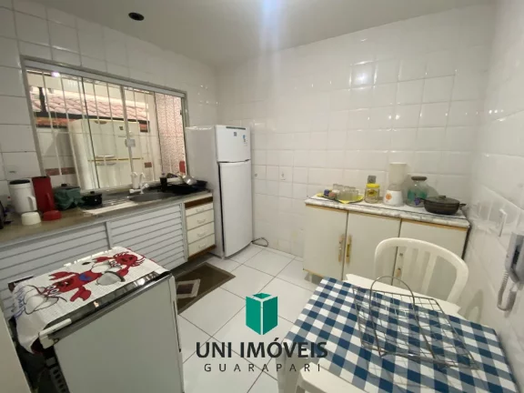 Imagem Apartamento Primeiro andar à Venda em Guarapari - Frente para rua - com área externa lateral