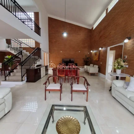 Imagem Encante-se com esta linda casa estilo sobrado, localizada no tranquilo e arborizado Bosque de Barão...