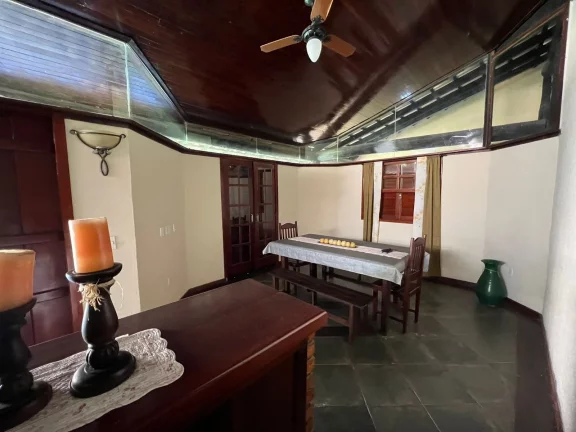 Imagem Vendo casa rústica, em ótimo estado de conservação, ótima localização