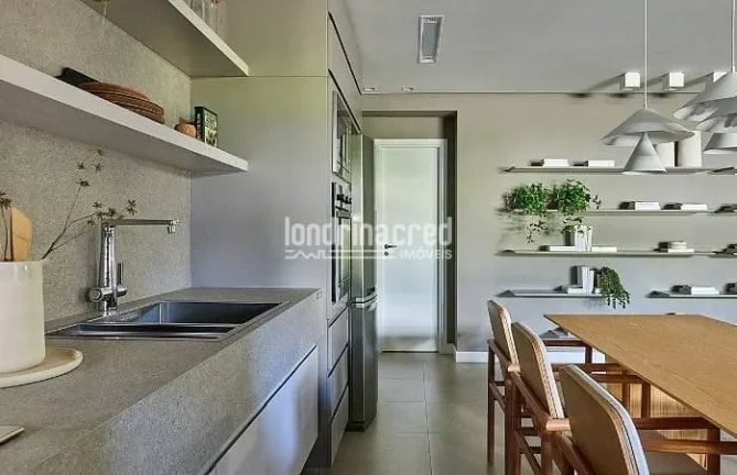 Imagem Apartamento de 3 Dormitórios, 2 Vagas e 98m² no Ed. Tay, Com Suíte e Conforto Completo
