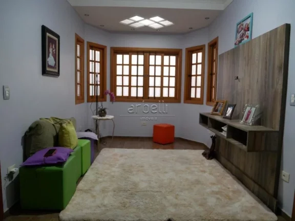 Imagem Sobrado com 170 metros quadrados de área construída, ampla sala com lareira e teto rebaixado com s...