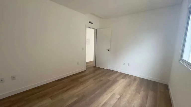 Imagem Casa com 3 dormitórios sendo 1 suíte e 2 vagas garagem - Campeche, Florianópolis/SC