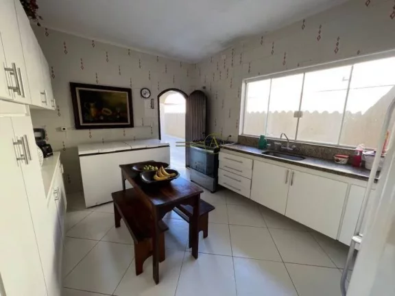 Imagem Casa térrea à venda de alto padrão, 100 metros da praia, em Peruíbe