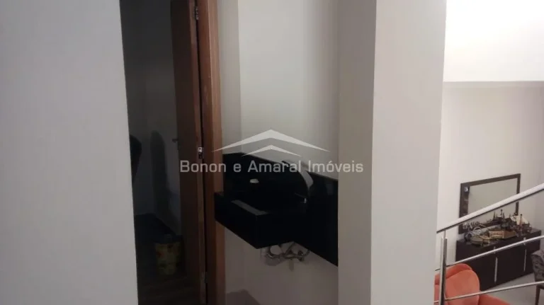 Imagem Casa térrea a venda no Swiss Park.
Somente a vista.

Sala para dois ambientes com pé direito duplo...
