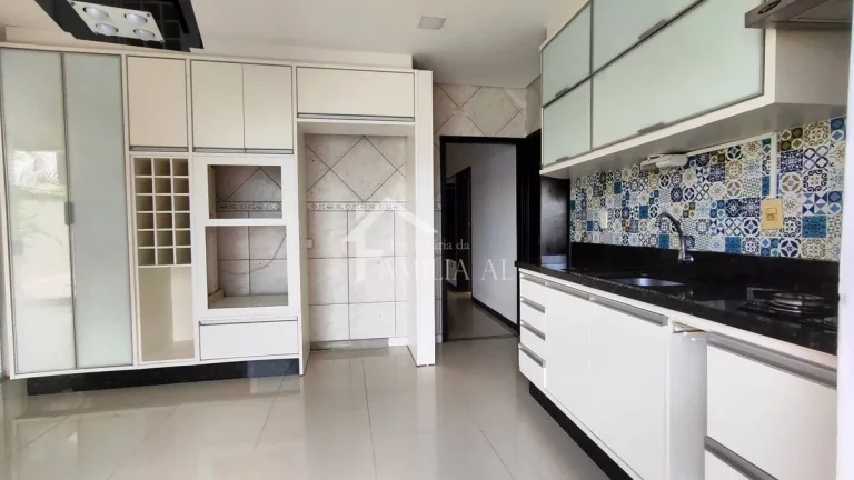 Imagem Casa à venda no bairro Saguaçú com 190m²