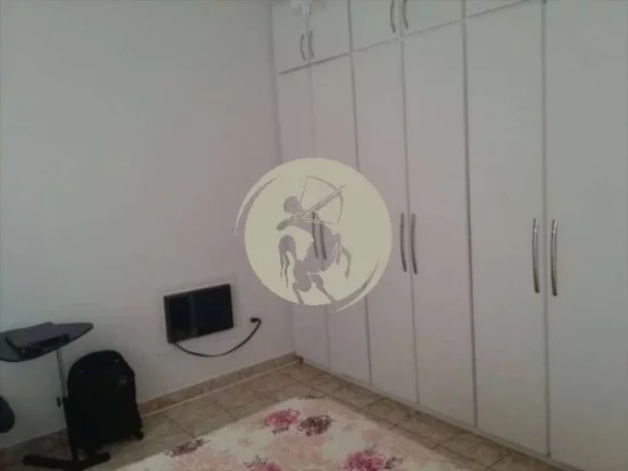 Imagem APARTAMENTO NO PRIMEIRO ANDAR EM PRÉDIO DE 3 ANDARES SEM ELEVADOR, COM 2 QUARTOS AMPLOS AMBOS COM A...