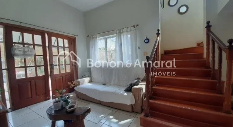 Imagem Localizada no charmoso condomínio Mirante do Lenheiro, esta ampla e aconchegante casa oferece o equ...