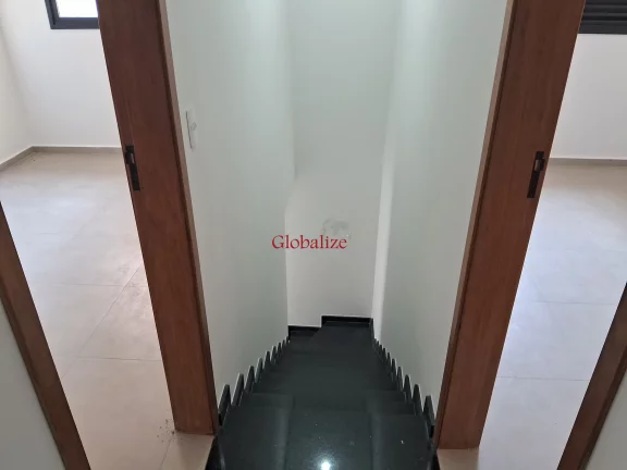 Imagem Sobrado a venda no bairro da Aparecida em Santos com 2 suítes, uma vaga na garagem e quintal em L a venda por R$ 790.000,00