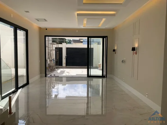 Imagem Casa Duplex Alto Padrão com 3 Suítes à Venda na Praia do Morro - Guarapari/ES