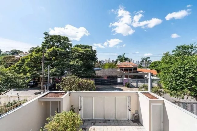 Imagem Vende-se casa reformada com 405 metros quadrados e 4 suítes no Alto de Pinheiros Casa com 405m² de...