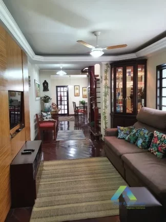 Imagem Lindo sobrado 177 metros, com excelente localização 3 dormitórios, 3 vagas, quintal espaço gourmet com ótimo valor !,