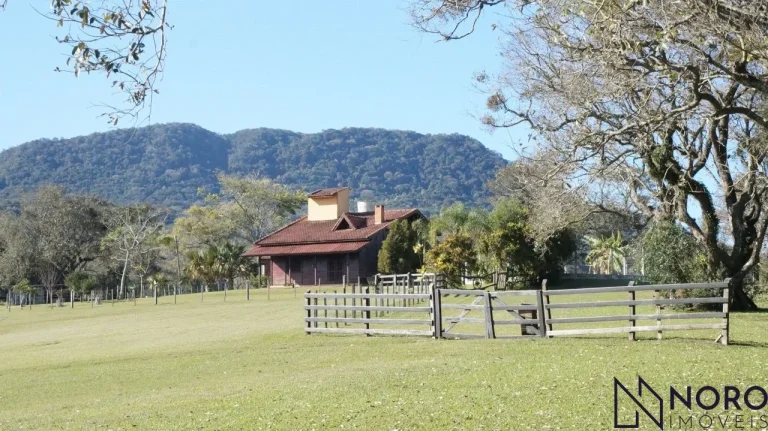 Imagem Lindíssima chácara, 2,1ha, acesso asfaltado, com sede, cocheiras, horta, pomar,