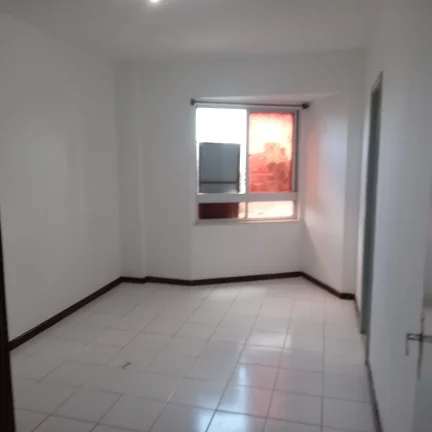 Imagem Espaçoso Apartamento no Pituba em Salvador Novo