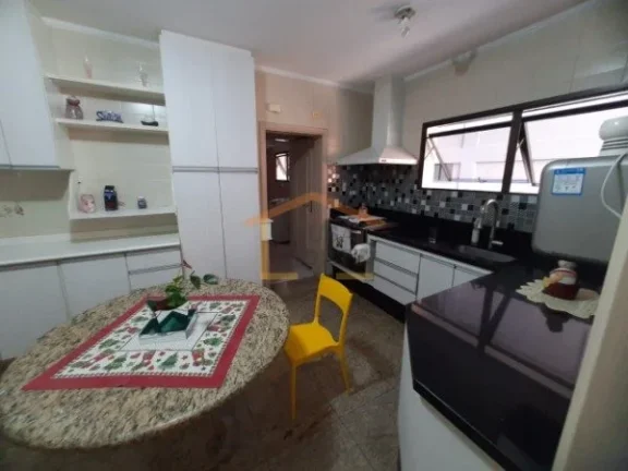 Imagem Apartamento com 210m², 4 dormitórios sendo 2 suítes, todos com armários. Possui sala para dois a...