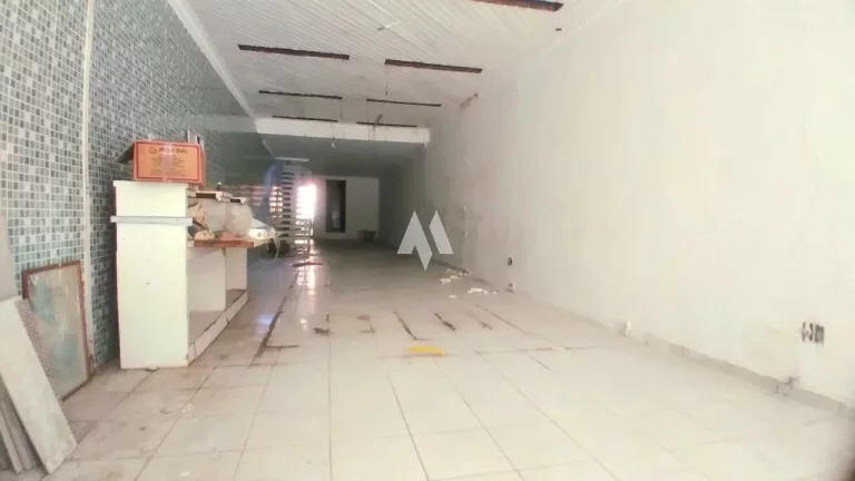 Imagem Loja Comercial Ampla no Centro de Santos Área total de 270m² Ótima localização em uma rua movimenta