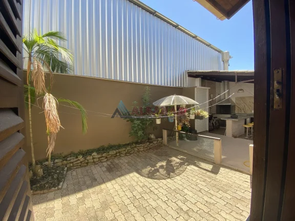 Imagem Casa Alto Padrão no bairro Universitário, Tijucas/SC