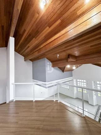 Imagem Casa Comercial para Alugar na Vila Isabel | 195m² com Pé Direito Duplo e Salas Integradas – Ideal para Escritórios, Clínicas e Empresas