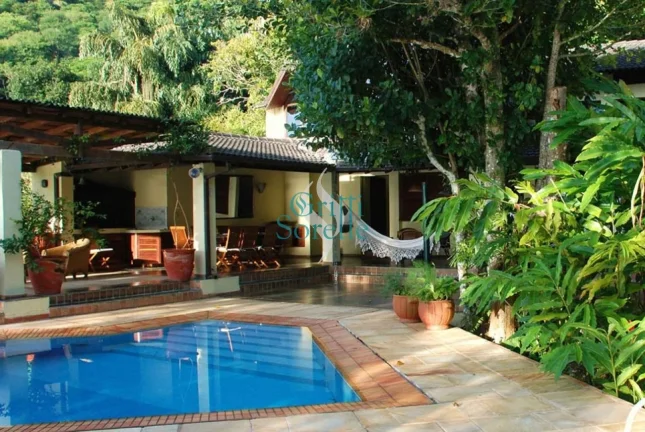 Imagem Casa Mobiliada à venda na Praia do Flamengo - Ubatuba/SP.