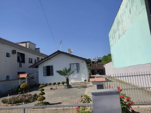 Imagem Terreno com uma casa mista no paranaguamirim