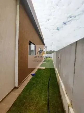 Imagem Vendo casa em condomínio fechado, com 202m², 3 suítes s/ 1 master, área gourmet, piscina e 4 vagas