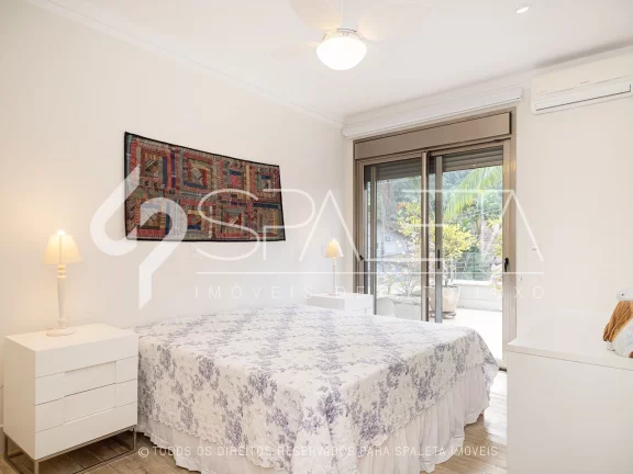 Imagem Mansão pé na areia totalmente mobiliada à venda no condomínio Costa Verde em Caraguatatuba