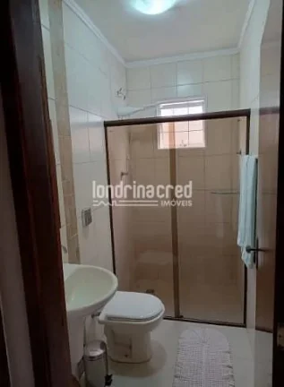 Imagem Casa à Venda em Cambé com 3 Quartos, Terreno de 300 m², 145 m² de Área Construída e 2 Vagas de Garagem