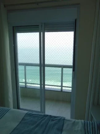 Imagem Frente ao Mar, Lindo e Confortável Apartamento na Praia de Pitangueiras, Vista ao Mar, Lazer no Prédio.