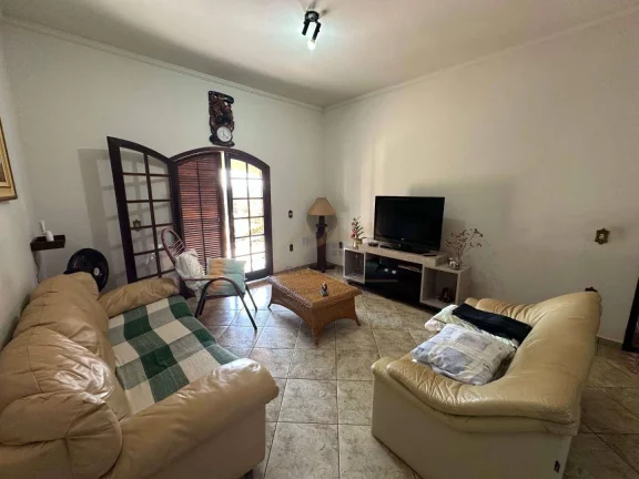 Imagem Chácara com 4 dormitórios à venda, 16100 m² por R$ 850.000,00 - Bairro Guarapó - Tatuí/SP