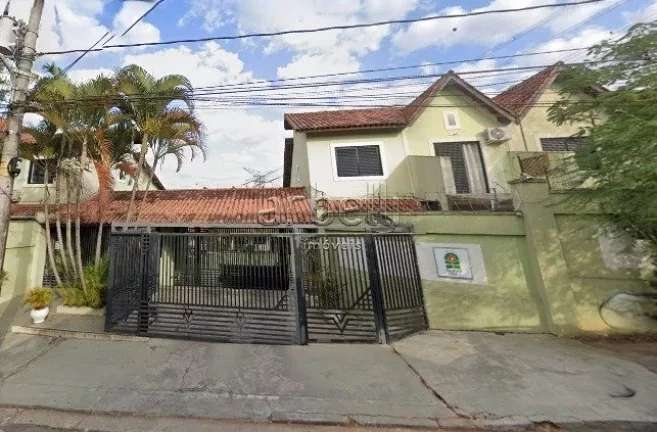 Casa em condomínio com 85 M², com 2 quartos sendo 1 suíte, copa cozinha com balcão tipo american...