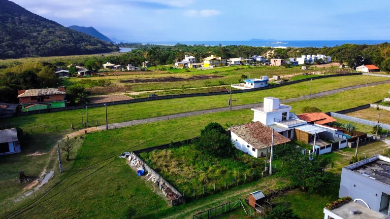 Imagem Terreno 340m² plano em Areias do Macacu, Garopaba. Vista montanhas. Escritura.
