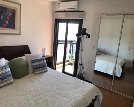 Imagem Apartamento na Rua Capote Valente com 3 suítes e 4 vagas, 192m²