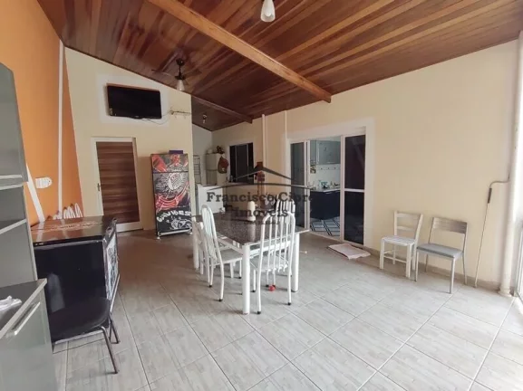 Imagem Casa à venda no bairro Jardim Aeroporto - Guaratinguetá/SP