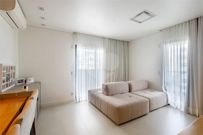 Imagem Apartamento à venda com 3 quartos, sendo 1 suíte, no condomínio Vn Capote Valente, São Paulo - SP