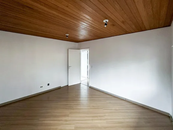 Imagem Casa Comercial para Alugar na Vila Isabel | 195m² com Pé Direito Duplo e Salas Integradas – Ideal para Escritórios, Clínicas e Empresas