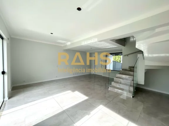 Imagem Ótimo sobrado geminado localizado no bairro Glória, próximo a Panificadora Blupão. Conta com 117...