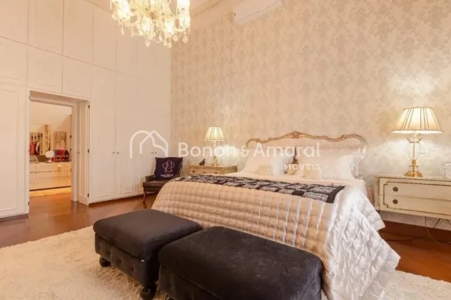 Imagem Exuberante casa no Alphaville Campinas, planejada e decorada em estilo Luiz XV com muita elegância....