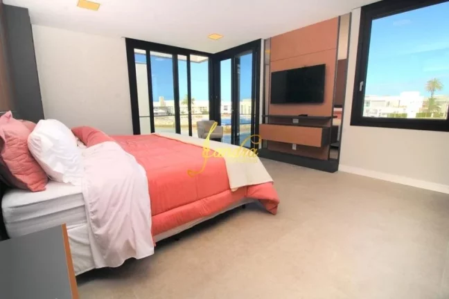 Imagem Belíssima Sobrado no Condomínio Enseada! Estilo Contemporâneo, composto por 05 suítes com sacada