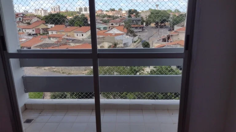 Imagem Apartamento com sacada e vista livre no Condomínio Residencial Arco Íris