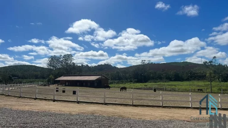 Imagem Sítio/Chácara (Estuda permuta) a venda com casa em Balneário Piçarras SC