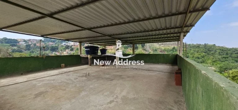 Imagem Viva em uma chácara a apenas 5 minutos do centro de Cariacica! Esta propriedade oferece uma casa espaçosa de 180 m² com terraço.