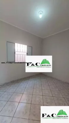 Imagem Casa para Locação em Limeira, Vila Esteves, 2 dormitórios, 1 banheiro, 3 vagas
