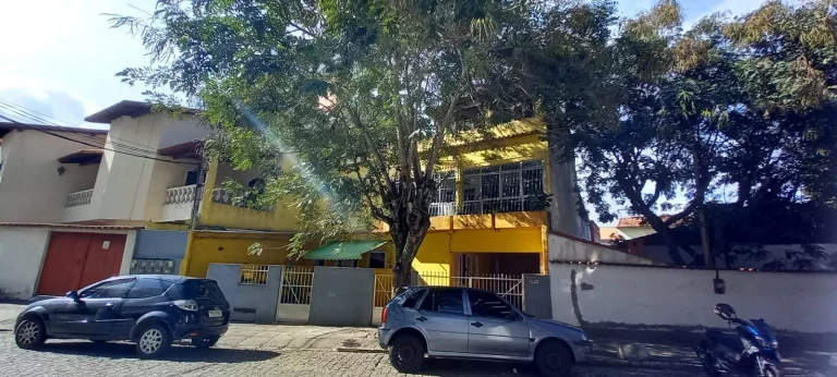 Imagem Vendo área de 300m², com 5 casas em Cabo Frio/RJ próximo a praia do forte